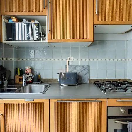 Spacious And Charming 3 Bedrooms - Metro Passy *