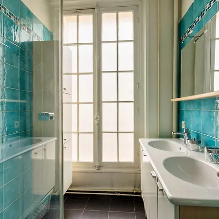 Spacious And Charming 3 Bedrooms - Metro Passy Appartement