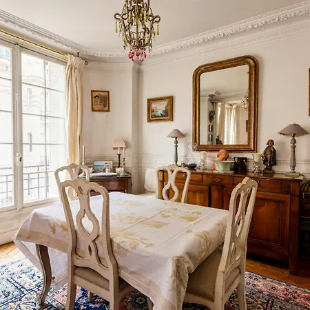 Spacious And Charming 3 Bedrooms - Metro Passy Paris
